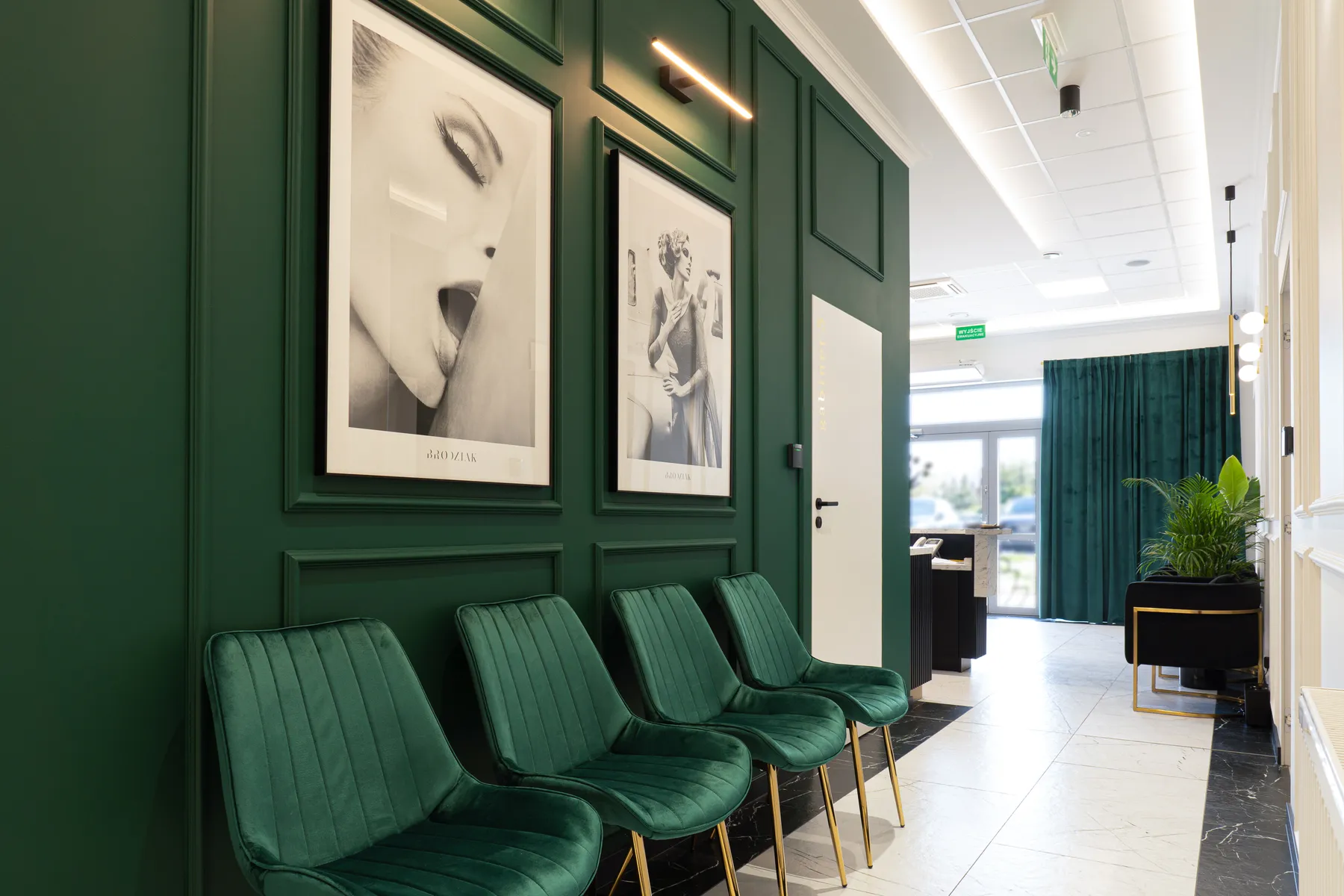 Lotus Clinic — recepcja